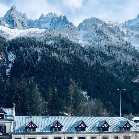 Les Aiguilles- Town Centre Luxury 2 Bedroom Apartment
