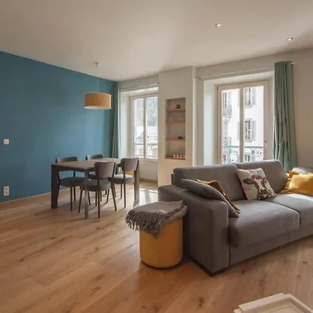 Les Aiguilles- Town Centre Luxury 2 Bedroom Chamonix